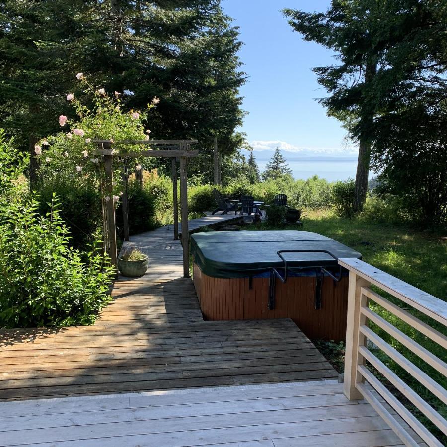 Forest By The Sea Rentals Merville Bagian luar foto