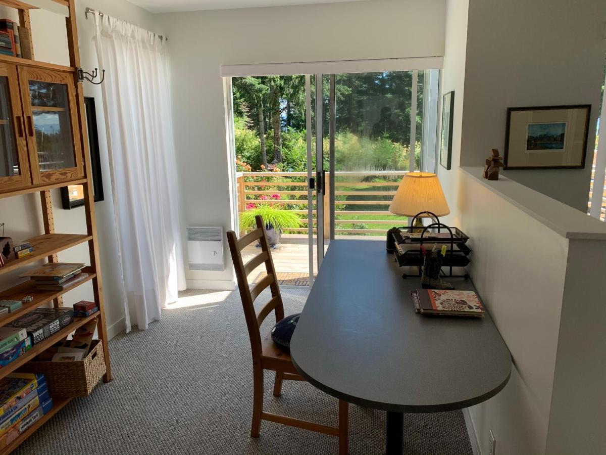Forest By The Sea Rentals Merville Bagian luar foto